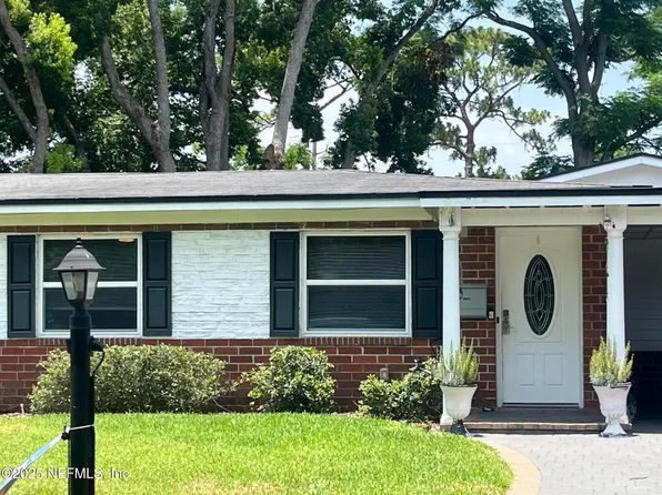 5713 LAKE LUCINA Drive N, Jacksonville, FL 32211