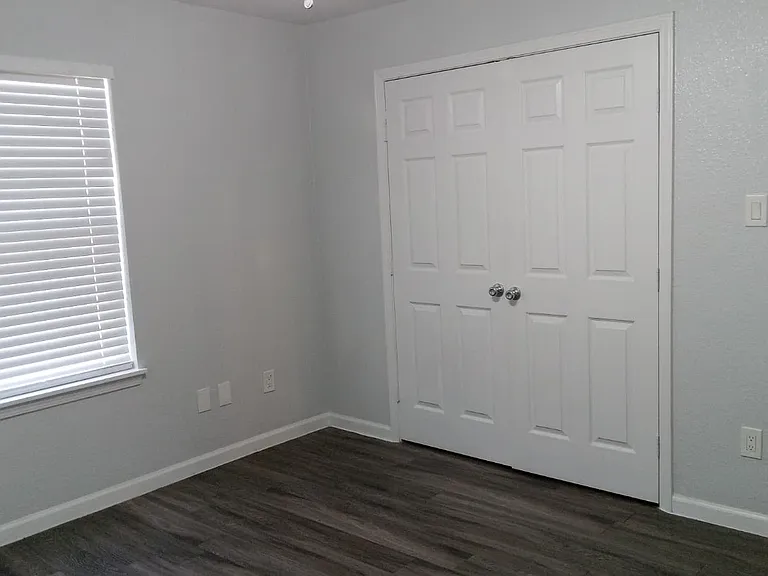 1805 Burnet St — Photo 4