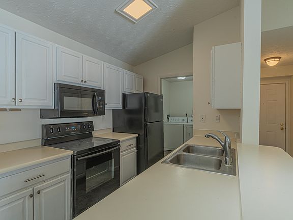 4th image of 20 Rio Grande Cir APT 8