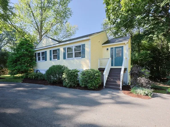 122 N Worcester St, Norton, MA 02766