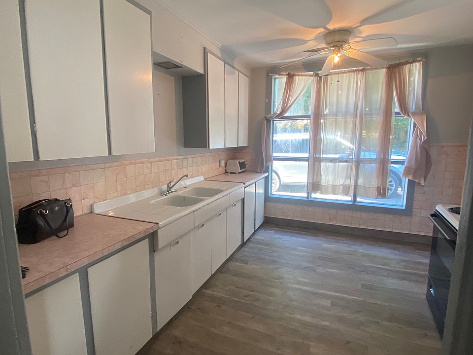 Apt 1 Kitchen