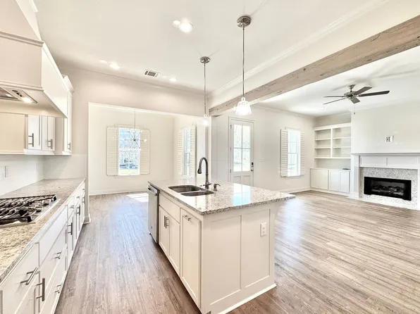 1213 Haymarket St, Zachary, LA 70791