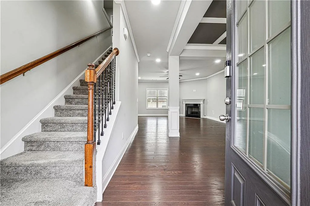 4 bed, 3.5 bath, 2653 sqft, $2,700 — Photo 2