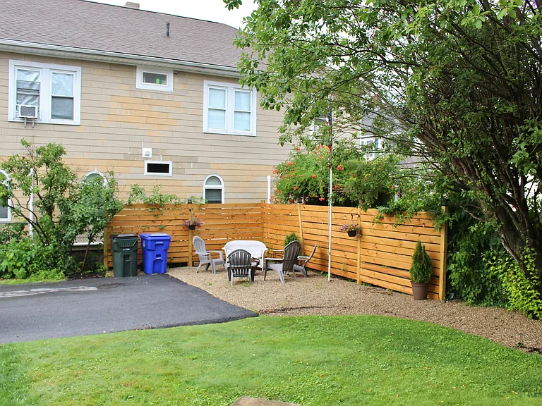 390 Bridge St — Photo 4
