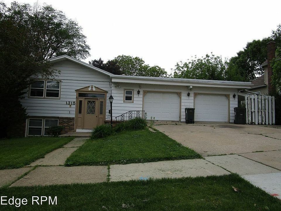 1st image of 1315 College St