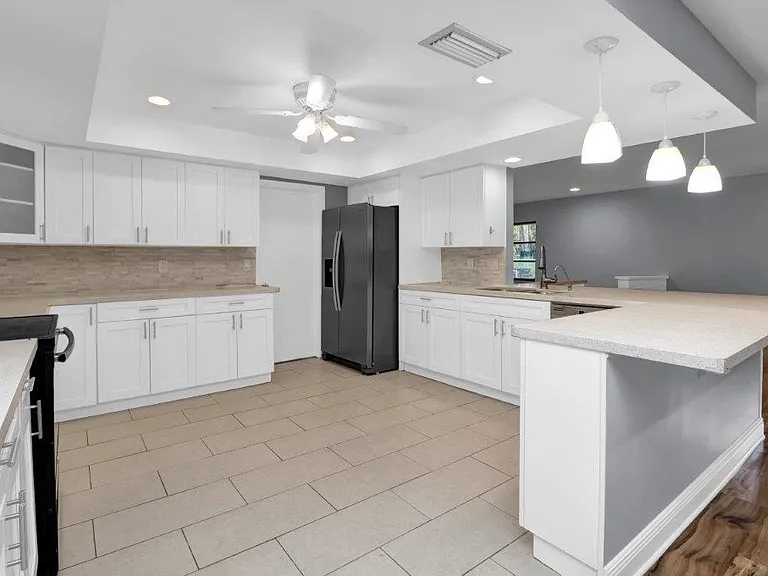 13540 Sedgwick Ave — Photo 15