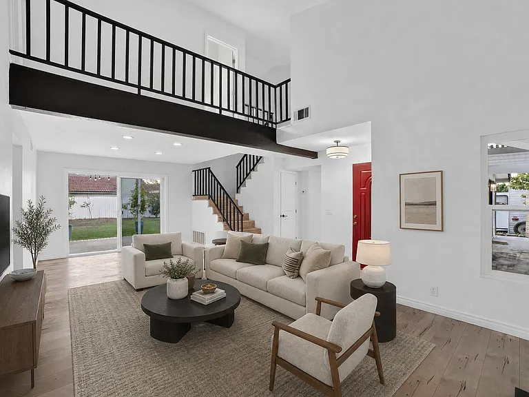 655 W Ontario Ave — Photo 12