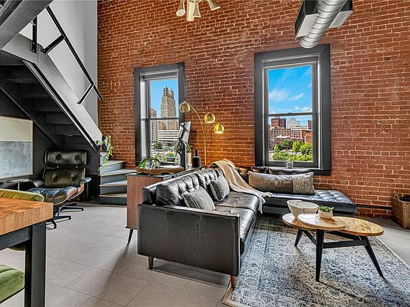 5th image of 510 Delaware St APT 404