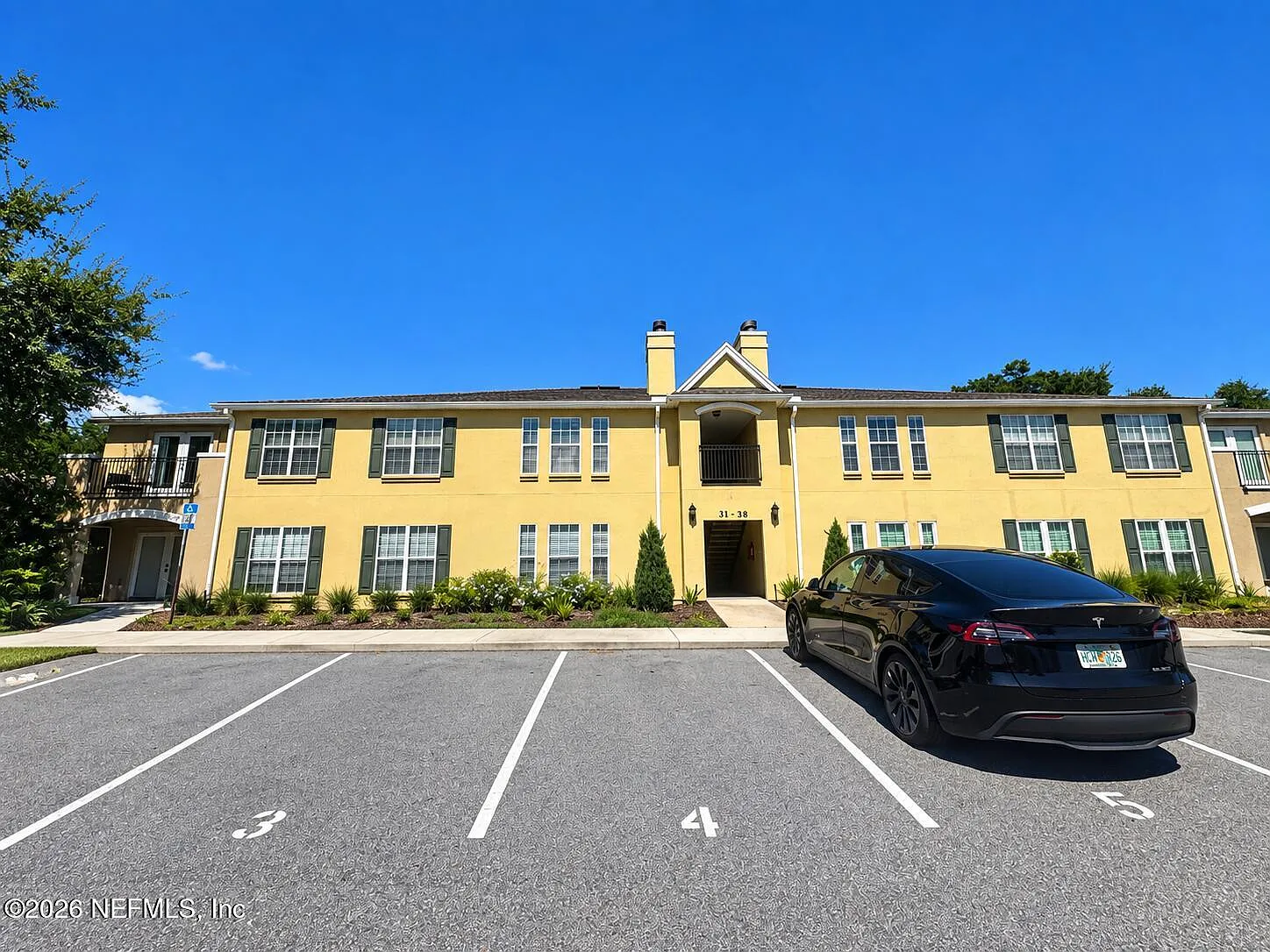 3 bed, 2.0 bath, 1500 sqft, $3,000 — Photo 2