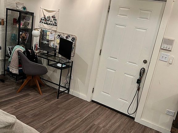 5th image of 1049 N Paulina St APT 1C