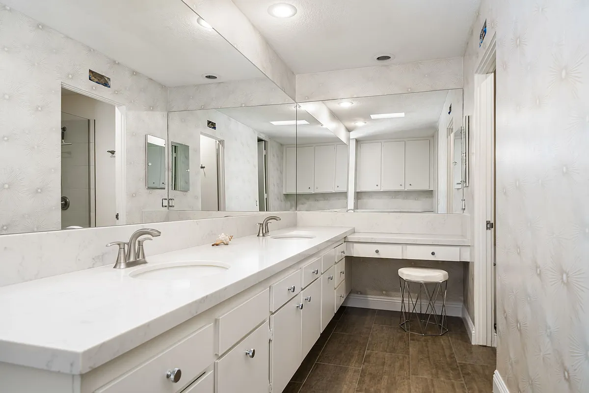 Building Photo - 76915 Roadrunner Dr