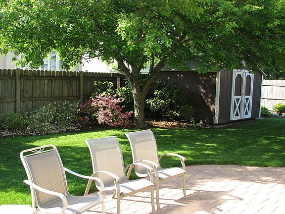 Paver patio, tasteful landscaping