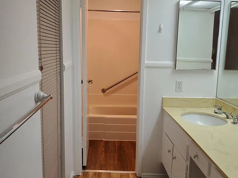 2540 Clairemont Dr #101 — Photo 30