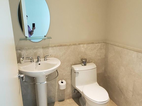 guest bathroom (1/2 bathroom)