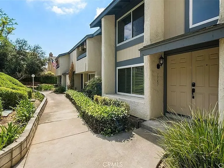 1565 Honeywood Ct — Photo 2