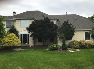 904 Manor Rd, Meadowbrook, PA 19046