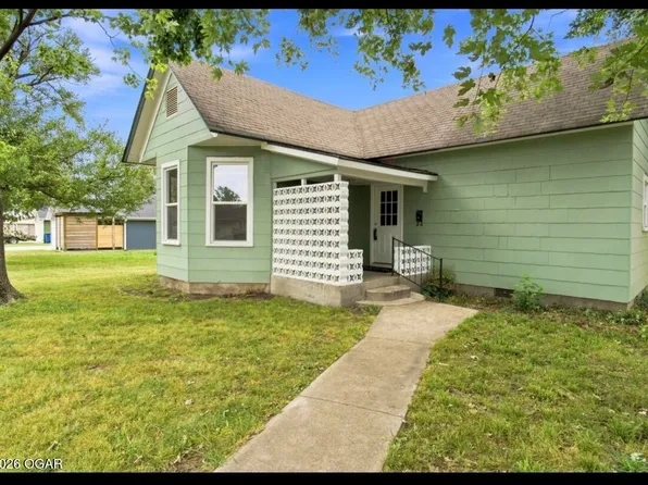 309 S Locust St, Carterville, MO 64835