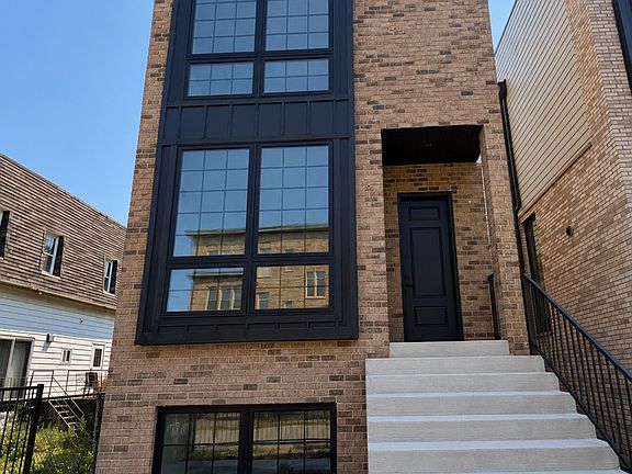 2nd image of 513 W 28th Pl