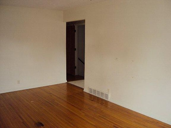 4th image of 3416 Saybrook Dr