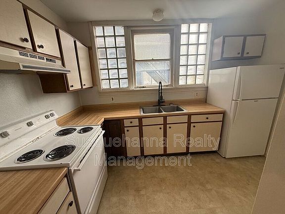 2nd image of 134 College Ave APT B