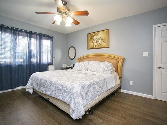 4th image of 215 Yetman Ave