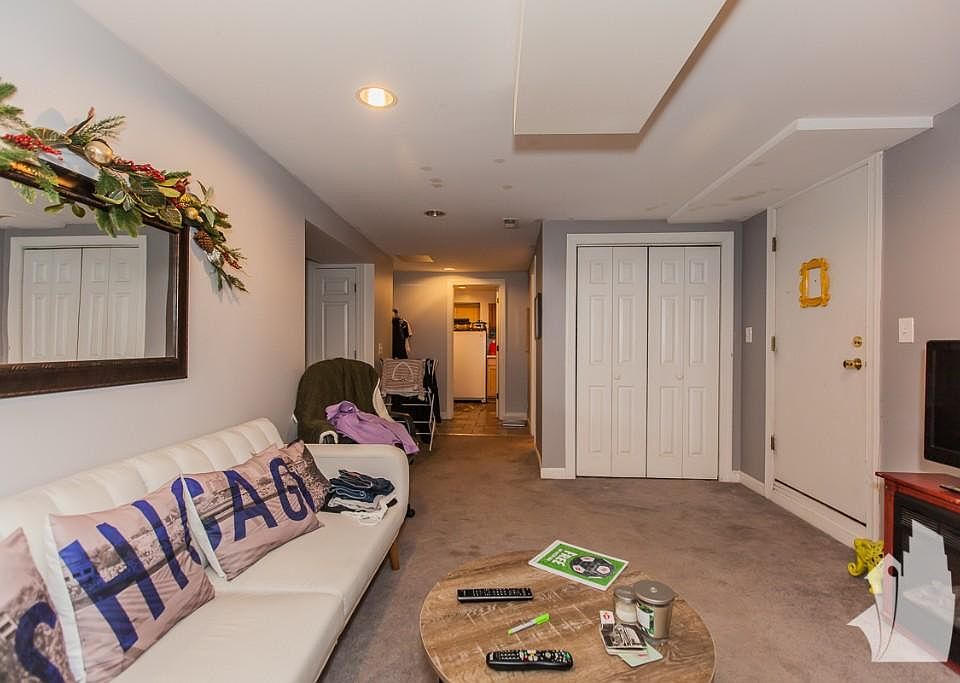 1st image of 881 W Cornelia Ave #1F