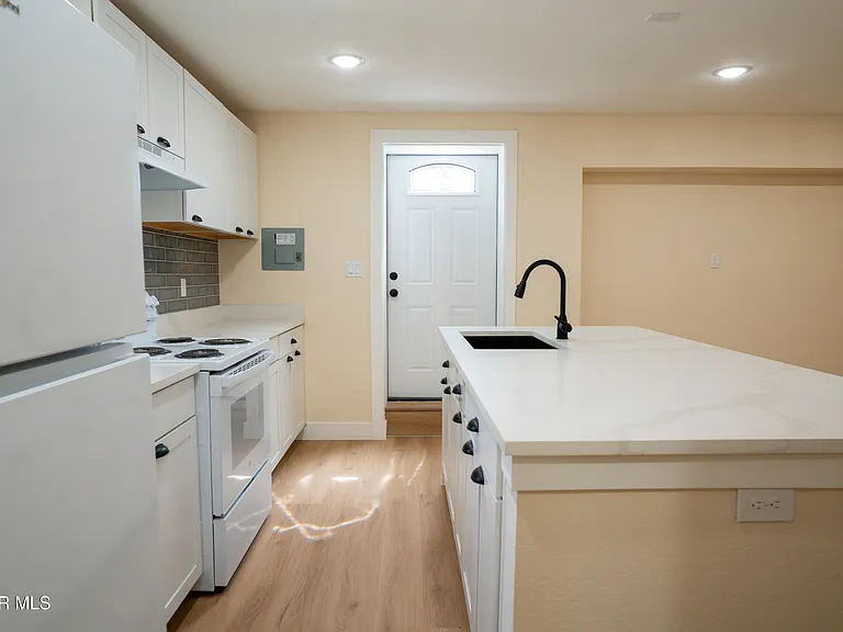 1211 Mesita Dr — Photo 46