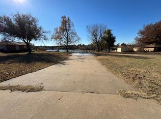 1903 Lake View Dr, Perry, OK 73077