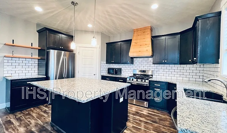 9801 Silverbright Dr — Photo 3