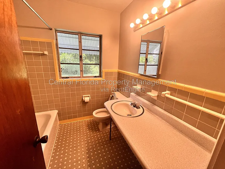 1261 Richmond Rd — Photo 14