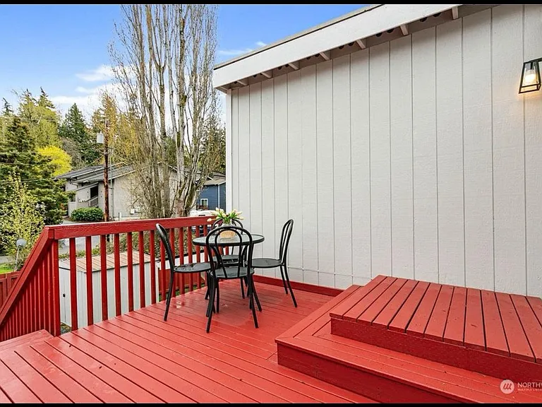 1522 Lincoln St — Photo 3