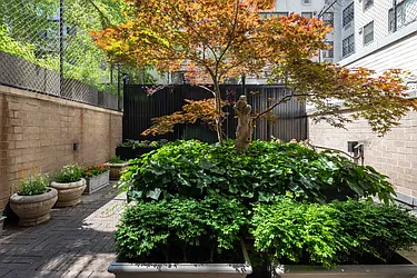 Rented by New York Casas Ltd.