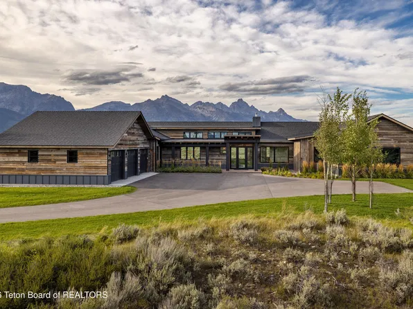 7450 N Orourke Way, Jackson, WY 83001