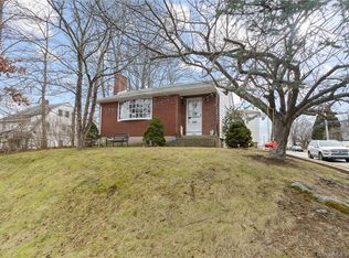 404 Vauxhall St, New London, CT 06320
