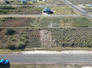 204 W Rustic Oak Ln, Rockport, TX 78382