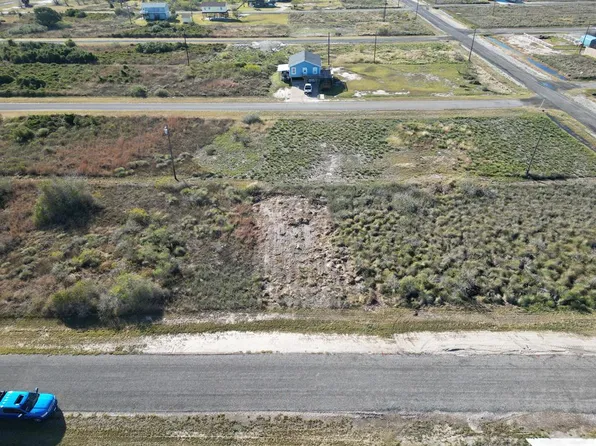 204 W Rustic Oak Ln, Rockport, TX 78382