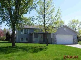 1695 Knights Dr, North Mankato, MN 56003