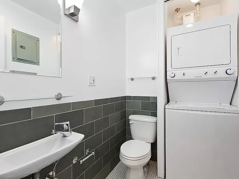 132 W 23rd St #2 — Photo 10