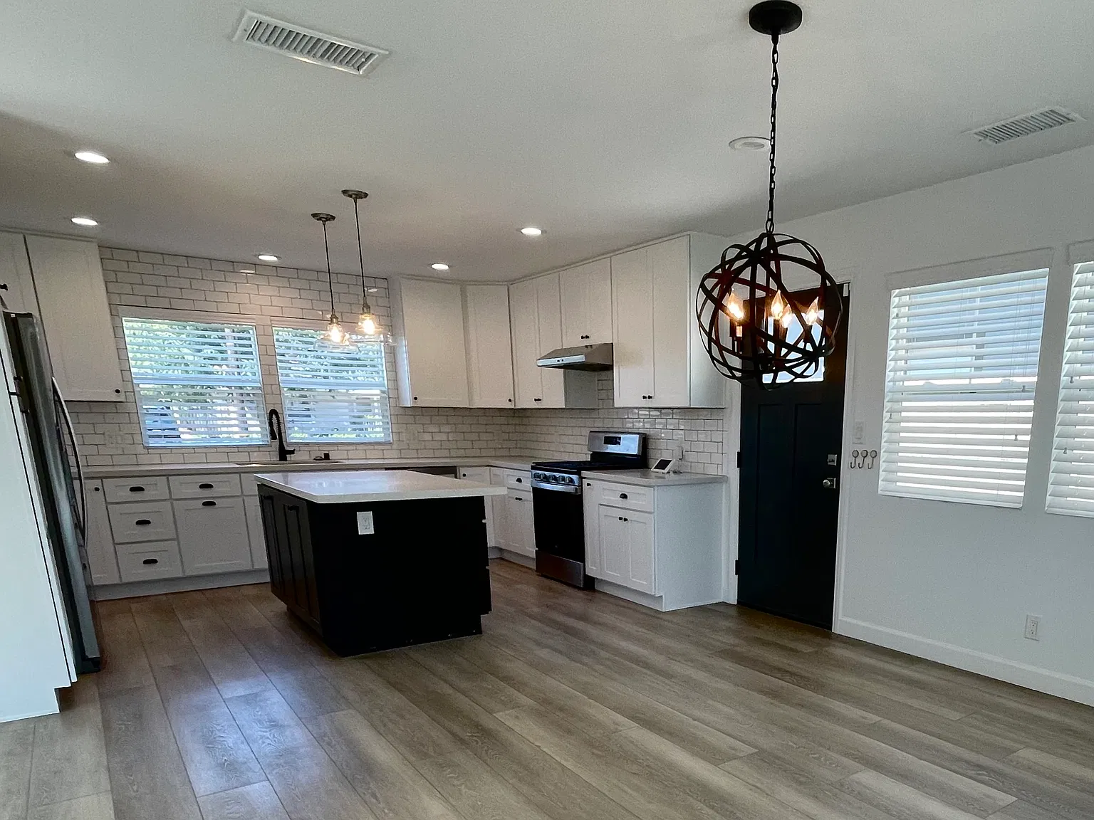 3 bed, 2600 sqft, $5,000 — Photo 4