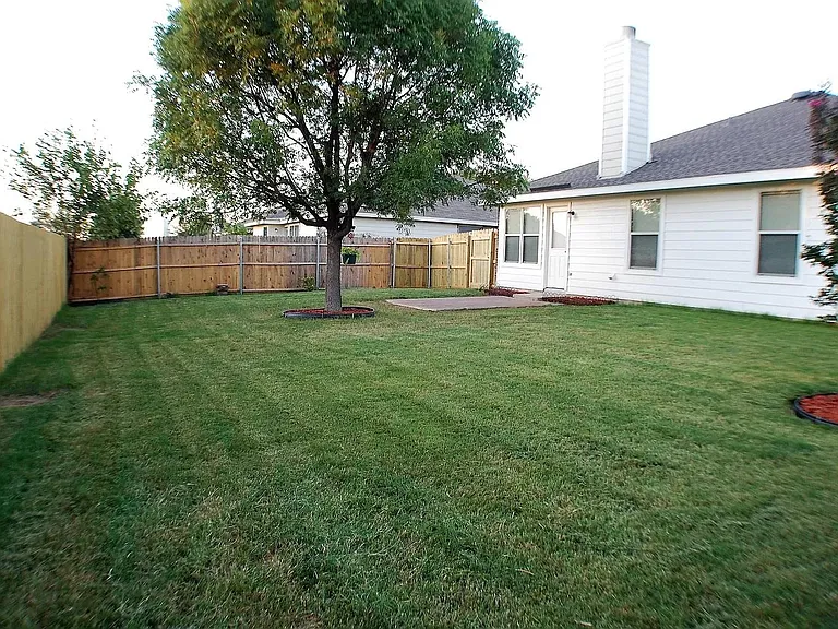 3713 Hermalinda Dr — Photo 7