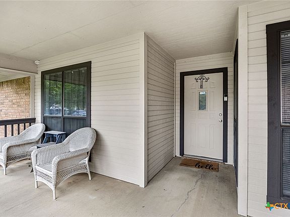 3rd image of 905 Vernon Dr