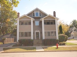 139 W Russell St APT 2E, Barrington, IL