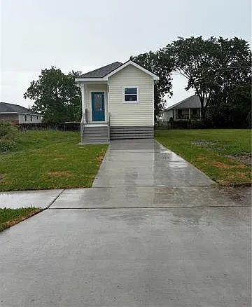 2407 Florence St — Photo 2