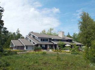 422 S Smith St, Gulliver, MI 49840