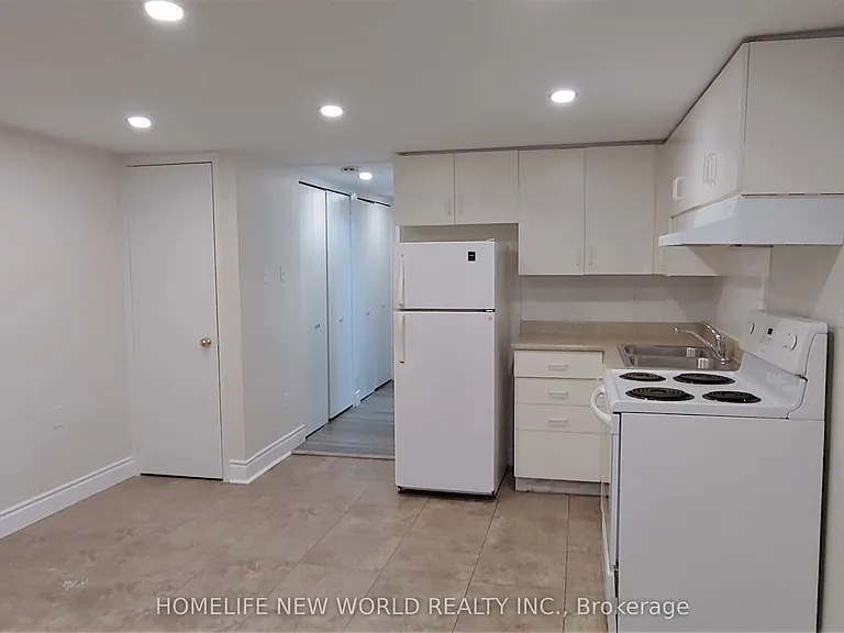 158 Coxwell Ave #BASEMENT — Photo 3