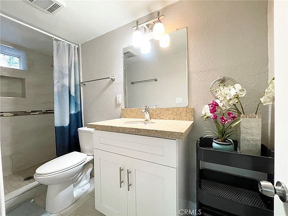 4th image of 976 E Edgecomb St #B