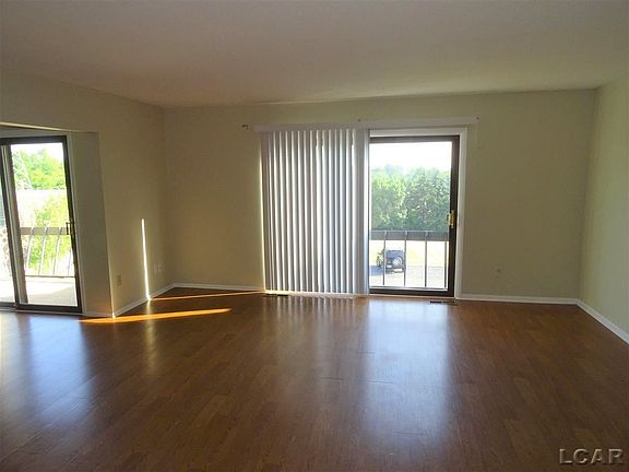 3rd image of 710 Lakeshire Trl #D-36