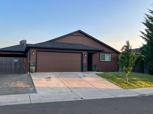 3426 Agate Mdws, White City, OR 97503