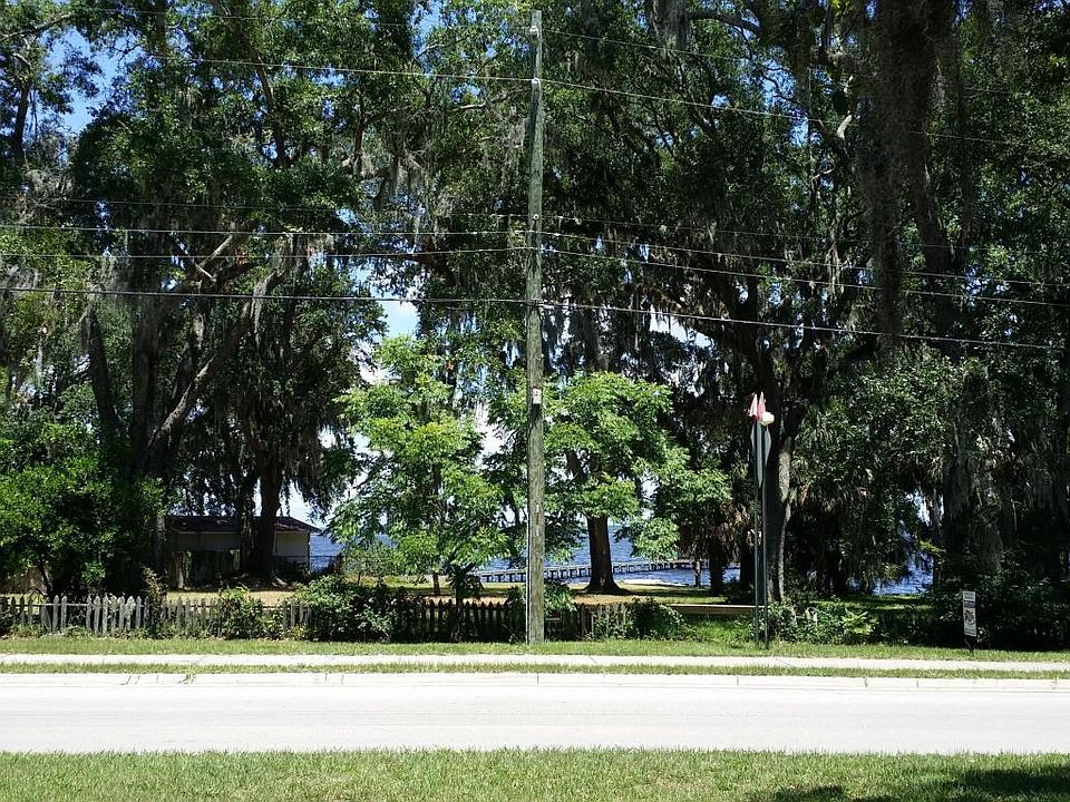 2nd image of 441 River Rd