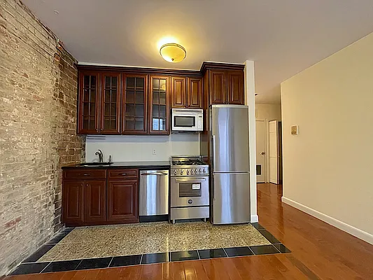 Rented by Compass | media 7